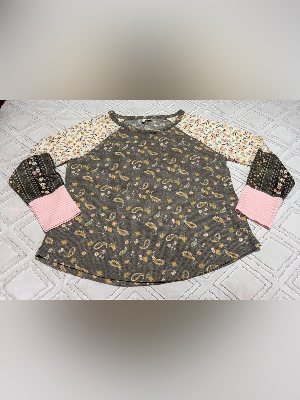 Floral Paisley Raglan Women's Top - Brown & Cream
